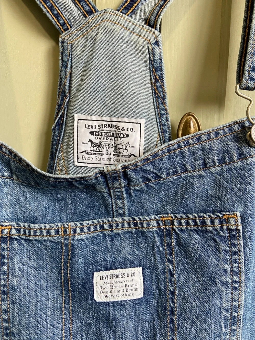Levi's denim shortalls, medium wash, 100% cotton, classic overalls for summer - Picture 3 of 5